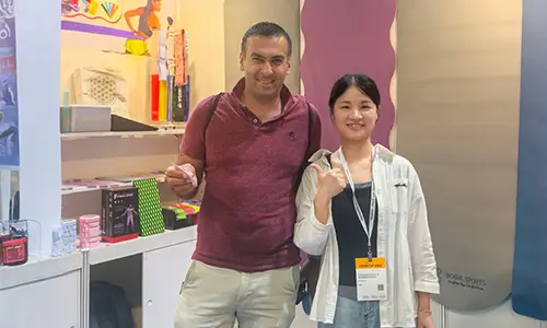 Las esterillas de yoga se convierten en el centro de atención y una nueva tendencia de vida saludable está ganando popularidad.